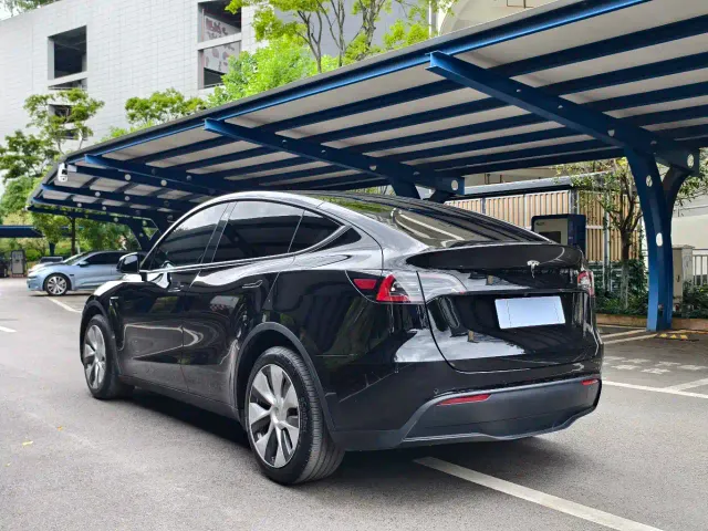 Tesla Model Y — Фото автомобиля 14