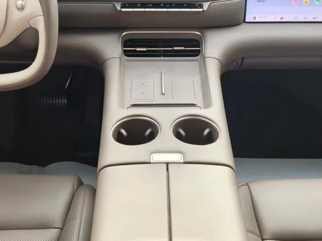 IM Motors LS6 — Фото автомобиля 12