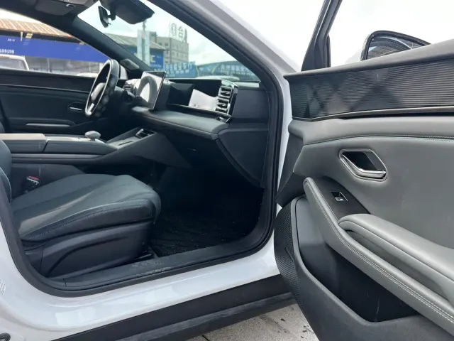 BYD Qin L — Фото автомобиля 16