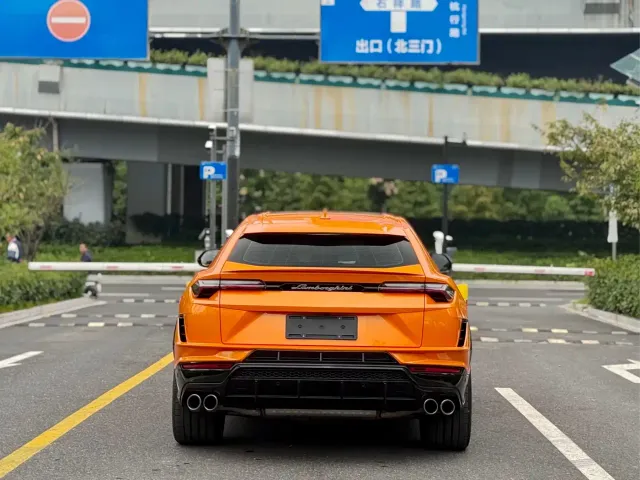 Lamborghini Urus — Фото автомобиля 8