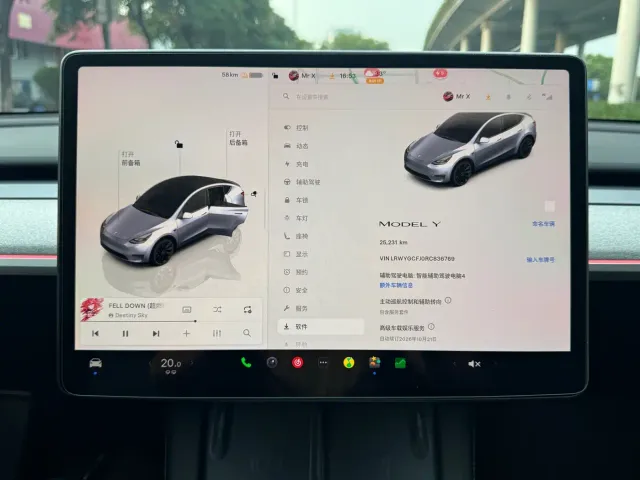 Tesla Model Y — Фото автомобиля 11
