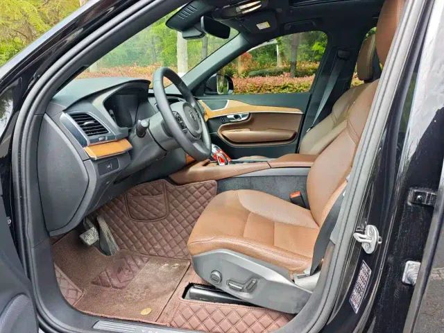 Volvo XC90 — Фото автомобиля 7