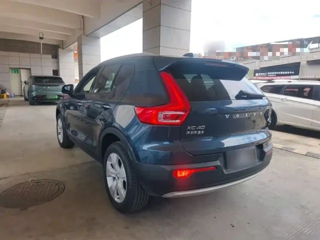Volvo XC40 — Фото автомобиля 4