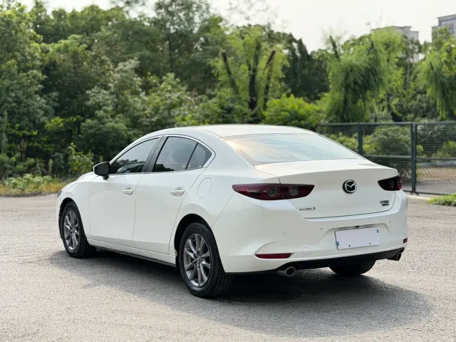 Mazda Axela — Фото автомобиля 6