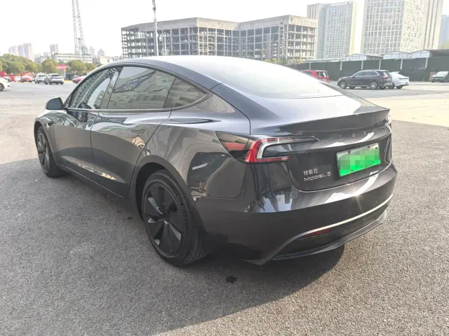 Tesla Model 3 — Фото автомобиля 7