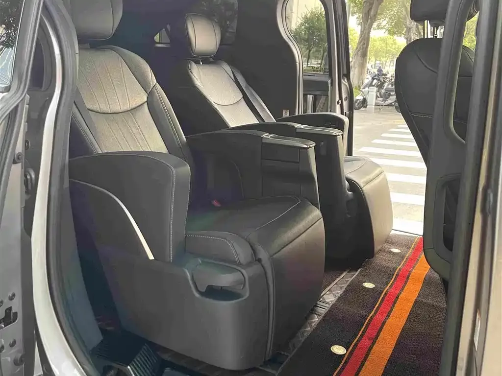 Toyota Toyota Sienna 2024 2.5L Hybrid Supreme Edition — Фото автомобиля 17