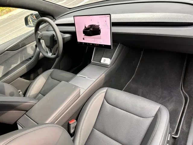 Tesla Model Y — Фото автомобиля 4