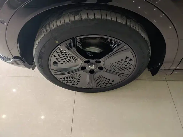 Voyah Auto Voyah Zhiyin 2024 Long Range Super Charging Edition — Фото автомобиля 22