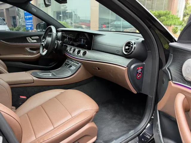 Mercedes-Benz E-Class — Фото автомобиля 12