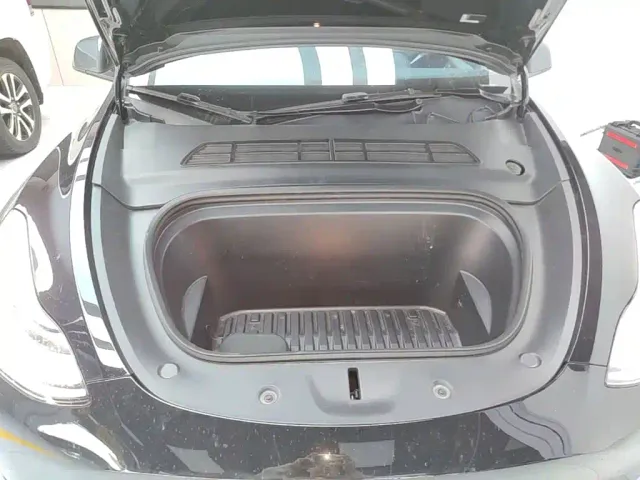 Tesla Model Y — Фото автомобиля 19