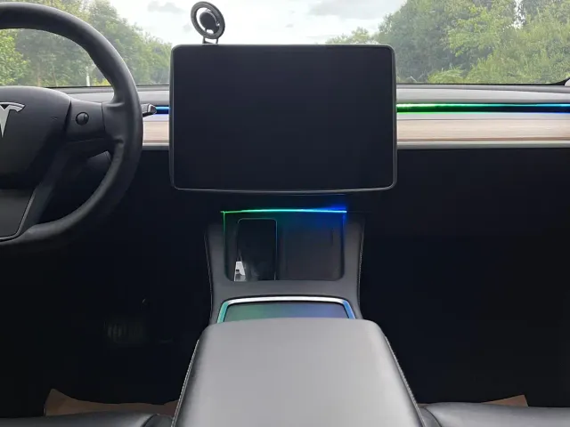 Tesla Model Y — Фото автомобиля 14