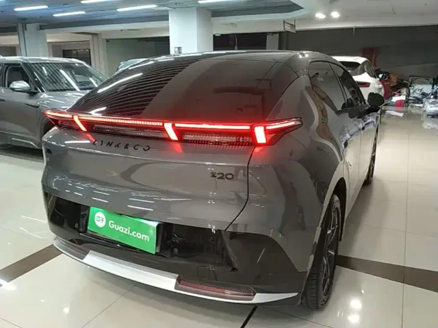 Lynk & Co Z20 — Фото автомобиля 6