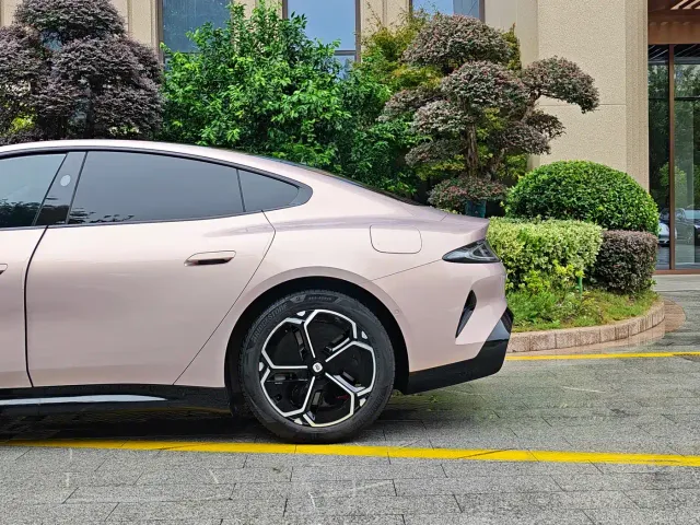 Xiaomi SU7 — Фото автомобиля 6