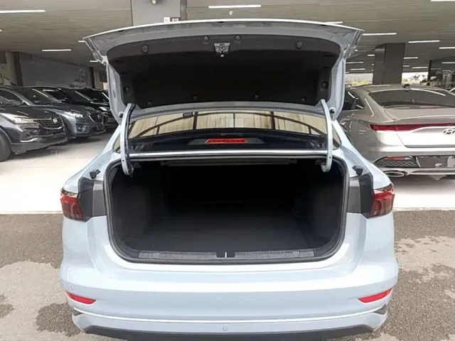 Geely Emgrand — Фото автомобиля 18