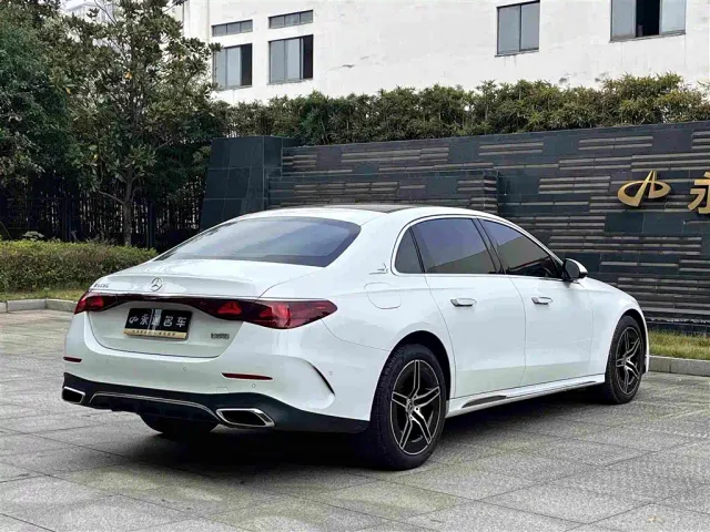 Mercedes-Benz E-Class — Фото автомобиля 14