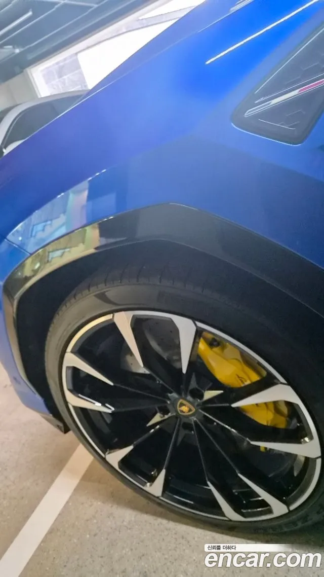 Lamborghini Urus — Фото автомобиля 15