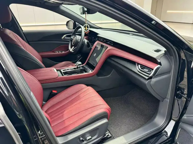 Hongqi H5 — Фото автомобиля 7