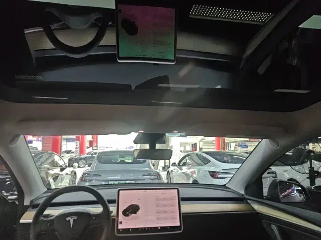 Tesla Model Y — Фото автомобиля 17