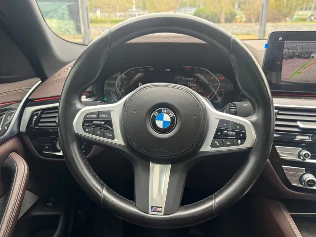 BMW 5 Series — Фото автомобиля 16