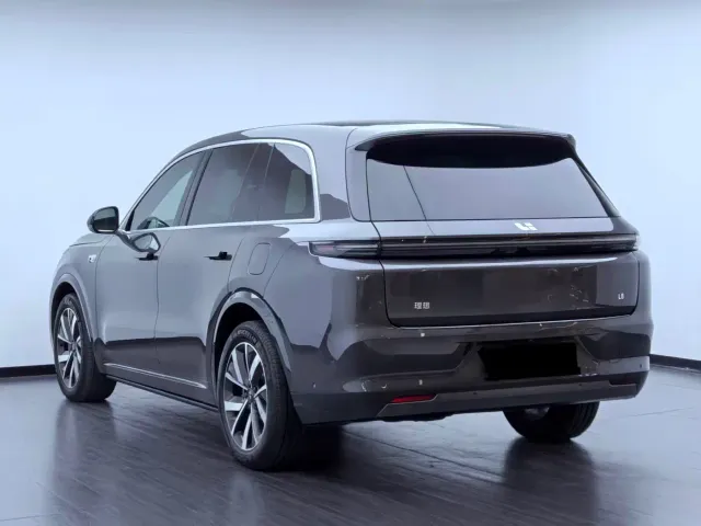 Li Auto L8 — Фото автомобиля 4