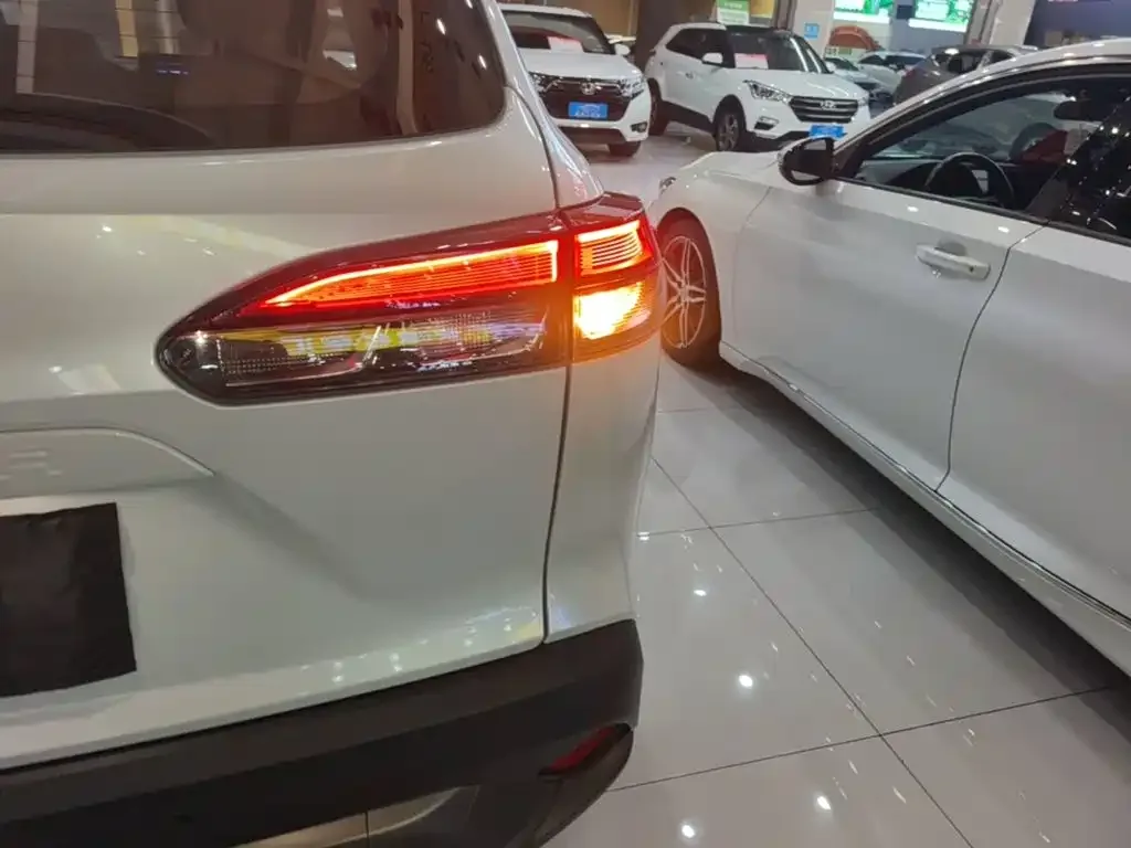 Toyota Frontlander 2022 2.0L CVT Luxury Edition — Фото автомобиля 7
