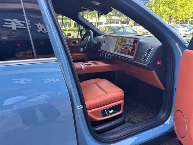 Li Auto L8 — Фото автомобиля 8
