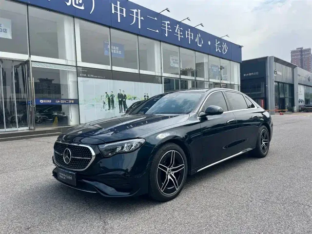 Фотография автомобиля — Mercedes-Benz E-Class