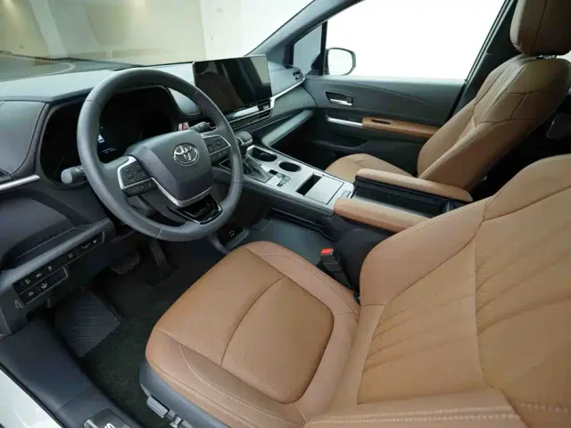 Toyota Sienna — Фото автомобиля 9
