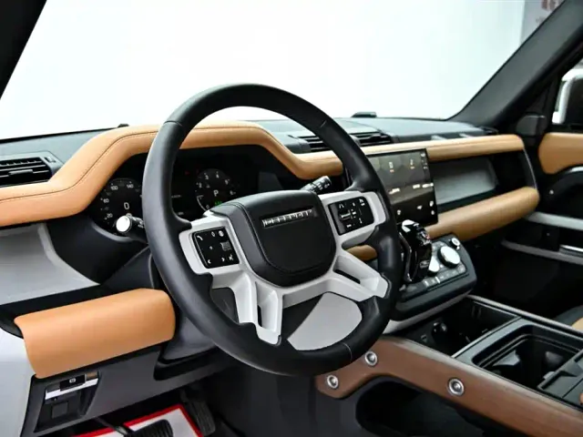 Land Rover Defender — Фото автомобиля 15