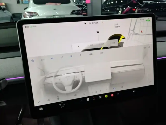 Tesla Model Y — Фото автомобиля 12