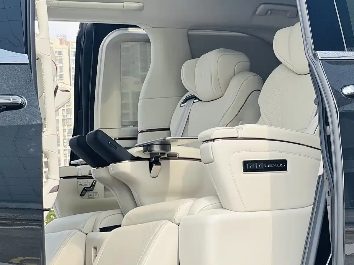 Lexus Lexus LM 2023 500h 6-Seater Prestige Edition — Фото автомобиля 6