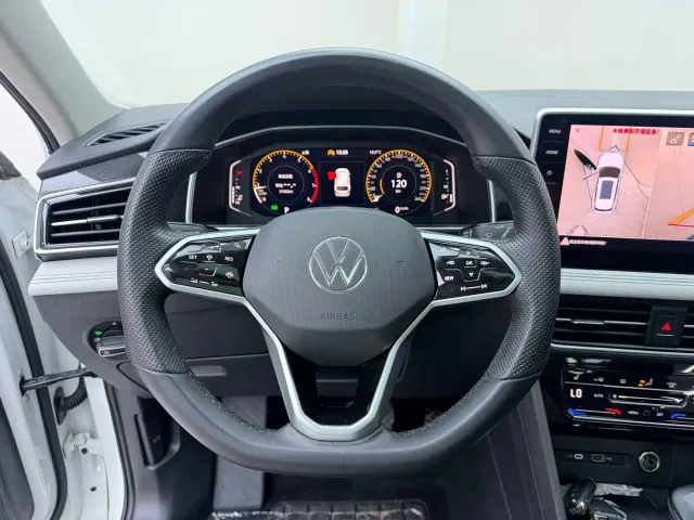 Volkswagen Tiguan L — Фото автомобиля 11