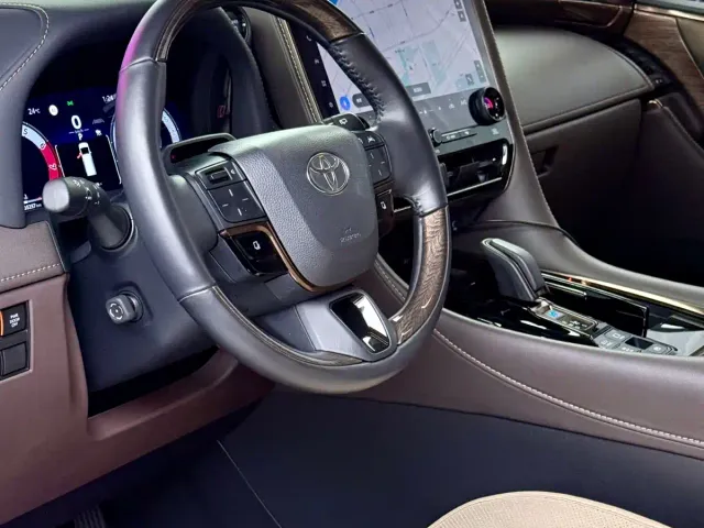 Toyota Alphard — Фото автомобиля 10
