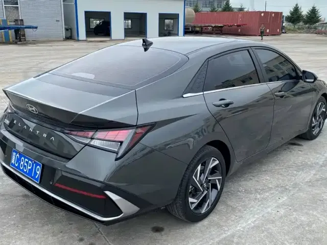Hyundai Elantra — Фото автомобиля 3
