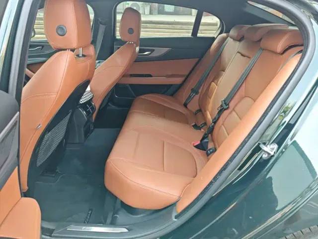 Jaguar XEL — Фото автомобиля 16