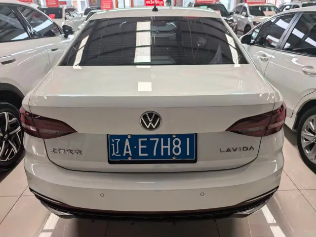 Volkswagen Lavida — Фото автомобиля 4