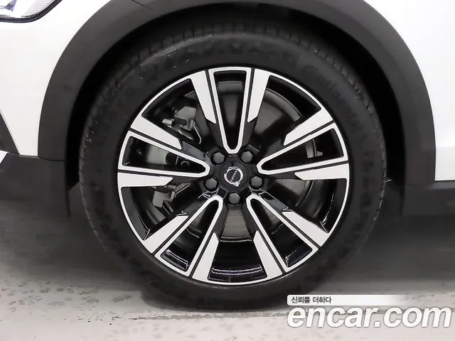 Volvo V60 Cross Country 2nd Gen — Фото автомобиля 5