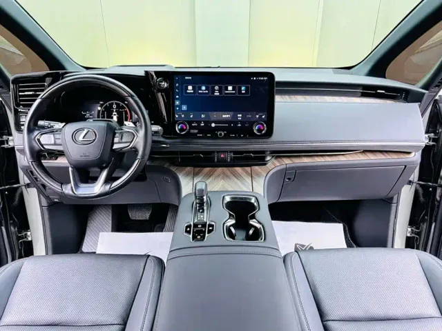 Lexus LM — Фото автомобиля 15