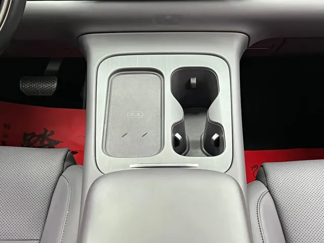 Leapmotor C10 — Фото автомобиля 25