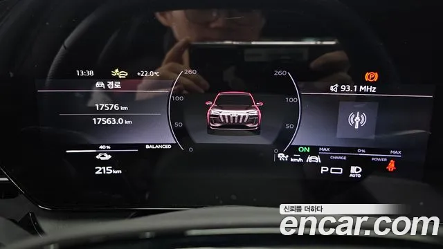 Audi Q6 e-tron — Фото автомобиля 8
