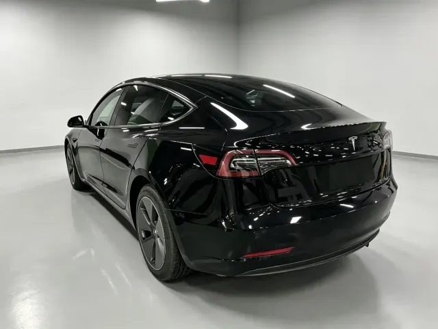 Tesla Model 3 — Фото автомобиля 7