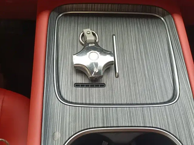 Dongfeng Yipai eπ008 2024 210Max Range Extender 6-Seater — Фото автомобиля 8