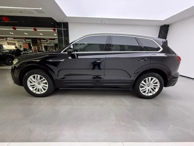 Volkswagen Touareg — Фото автомобиля 10