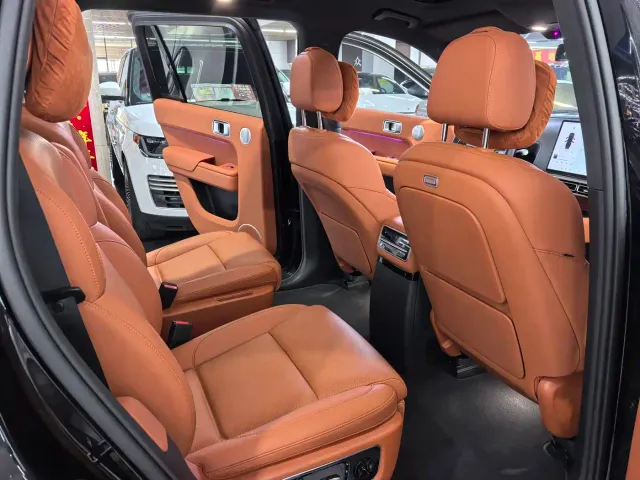 Li Auto L9 — Фото автомобиля 10
