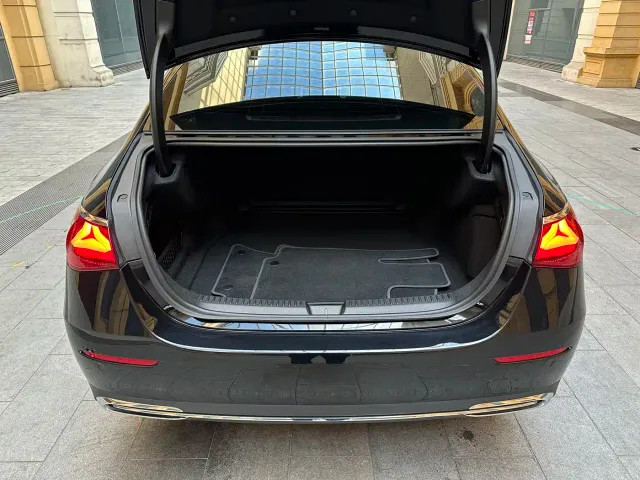 Mercedes-Benz E-Class — Фото автомобиля 22
