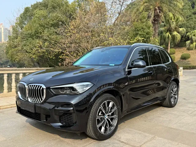 Фотография автомобиля — BMW X5