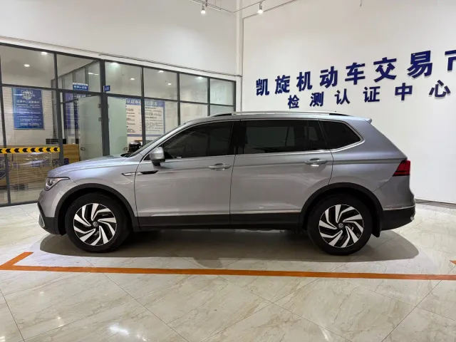 Volkswagen Tiguan L — Фото автомобиля 7