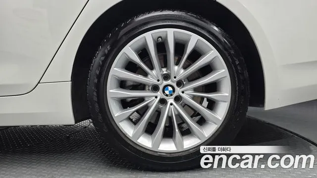 BMW 5-Series — Фото автомобиля 21