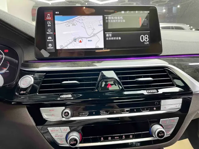 BMW 5 Series — Фото автомобиля 11