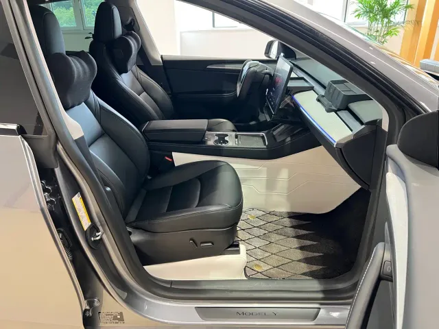 Tesla Model Y — Фото автомобиля 10